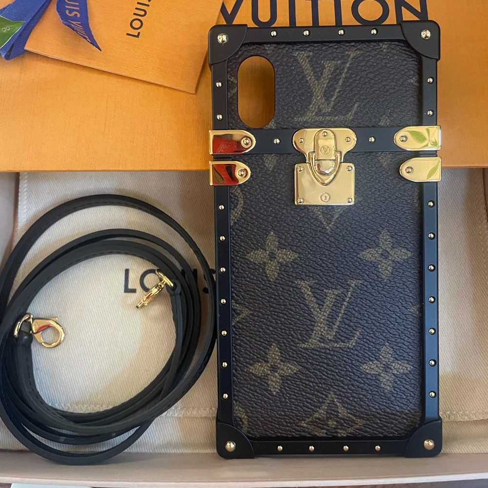 BRAND NEW LOUIS VUITTON EYE TRUNK WITH STRAP IPHONE X/XS (RARE ORIG.MONOGRAM)